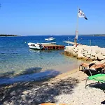 Apartmán With Parking Space Stinjan, - 23546 Pula