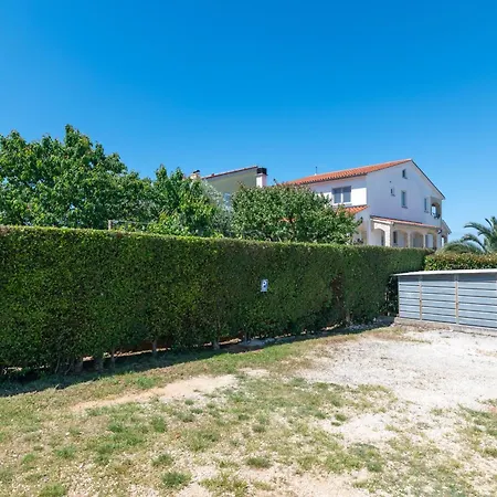 With Parking Space Stinjan, - 23546 *