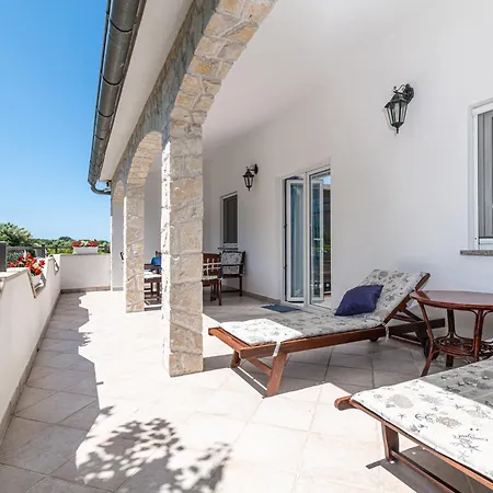 With Parking Space Stinjan, - 23546 *