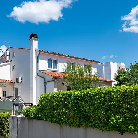 With Parking Space Stinjan, - 23546 Daire