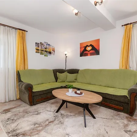 With Parking Space Stinjan, - 23546 Apartman Póla