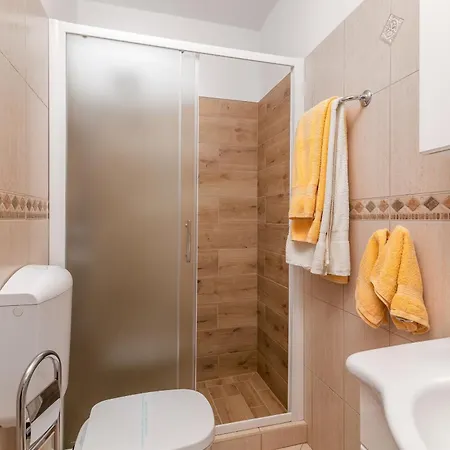 With Parking Space Stinjan, - 23546 Daire Pula