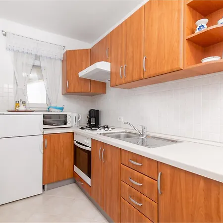 With Parking Space Stinjan, - 23546 *