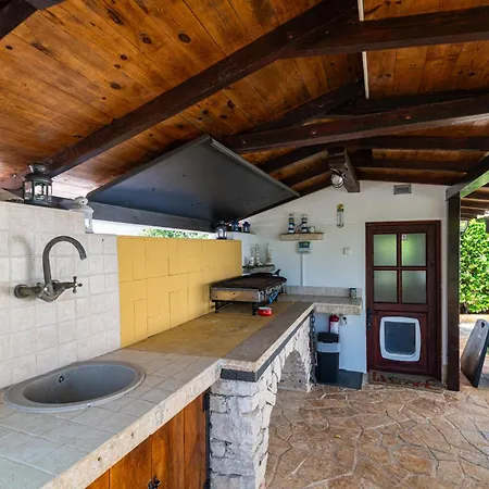 Daire With Parking Space Stinjan, - 23546 Pula