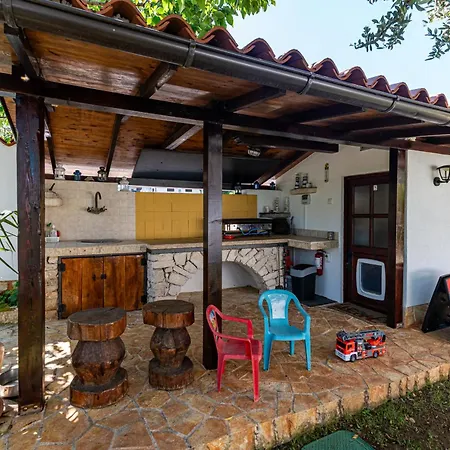 With Parking Space Stinjan, - 23546 Pula