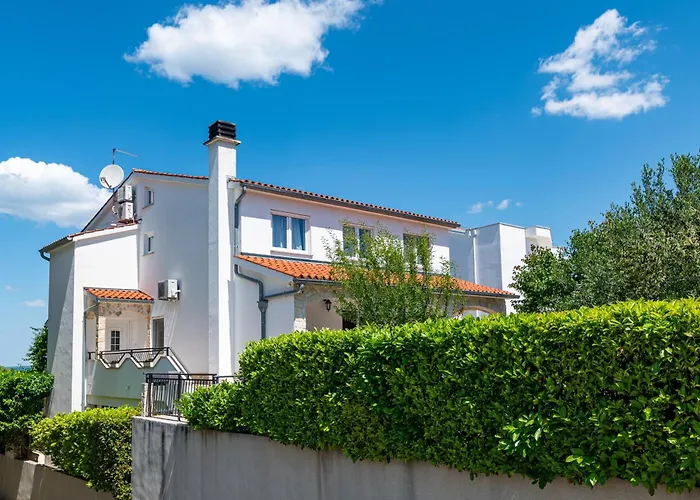 With Parking Space Stinjan, - 23546 Lägenhet