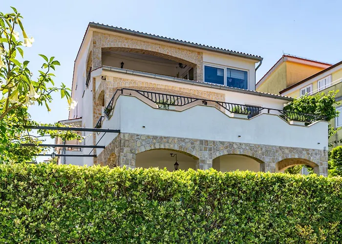 With Parking Space Stinjan, - 23546 Lägenhet