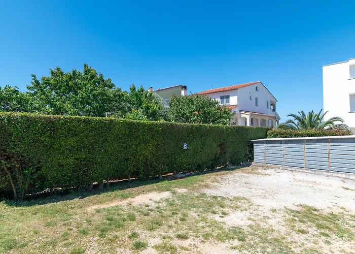 With Parking Space Stinjan, - 23546 *