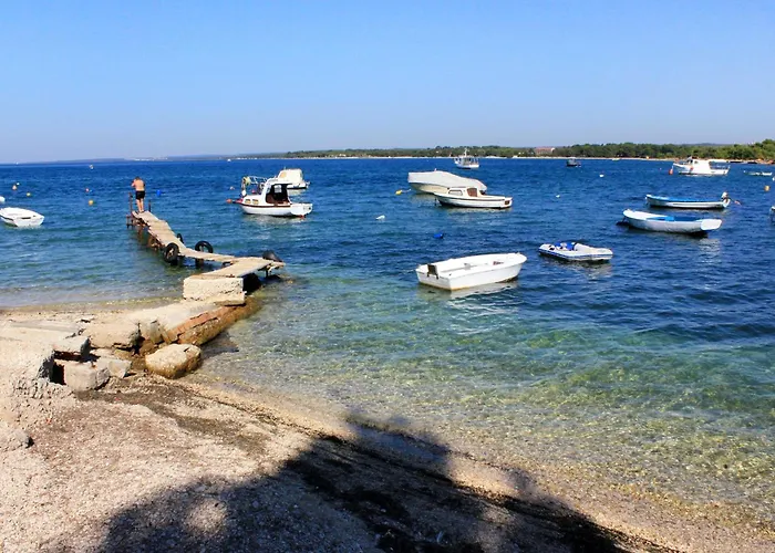 Apartment With Parking Space Stinjan, - 23546