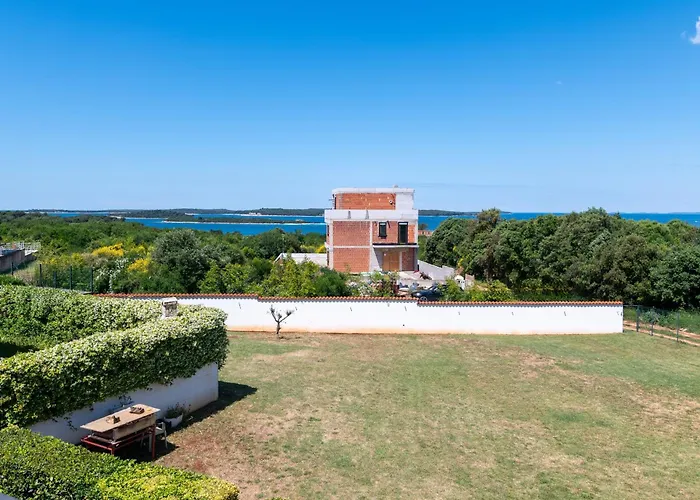 Lägenhet With Parking Space Stinjan, - 23546