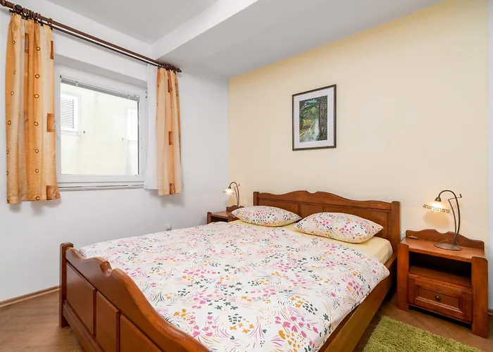 Apartment With Parking Space Stinjan, - 23546 Pula