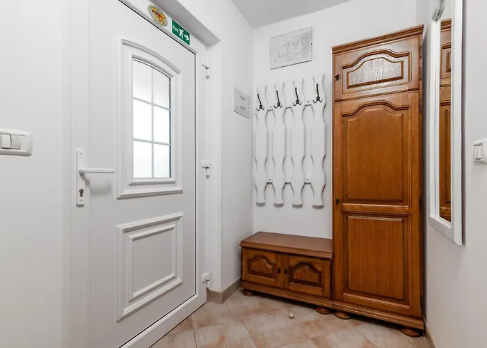 With Parking Space Stinjan, - 23546 Pula