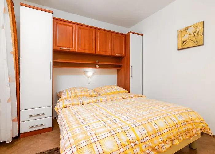 Apartment With Parking Space Stinjan, - 23546