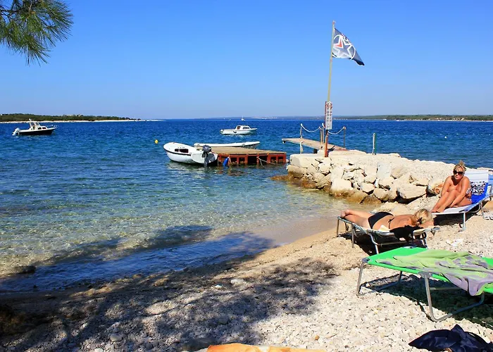 Apartment With Parking Space Stinjan, - 23546 Pula