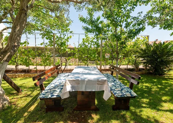 Lägenhet With Parking Space Stinjan, - 23546 *